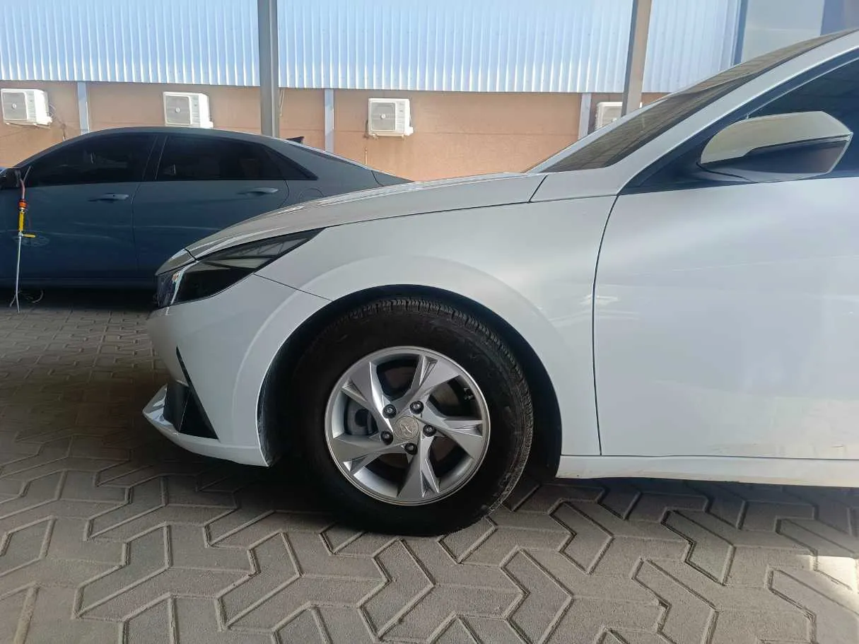 Car image 8