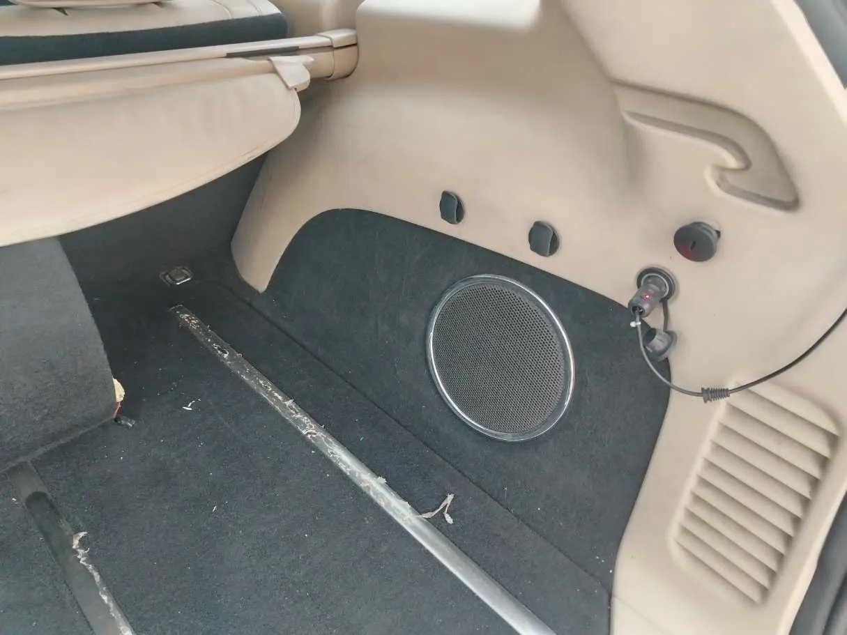 Car image 36