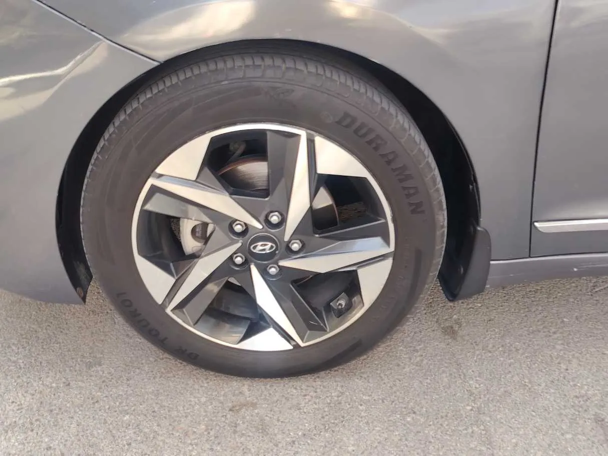 Car image 10