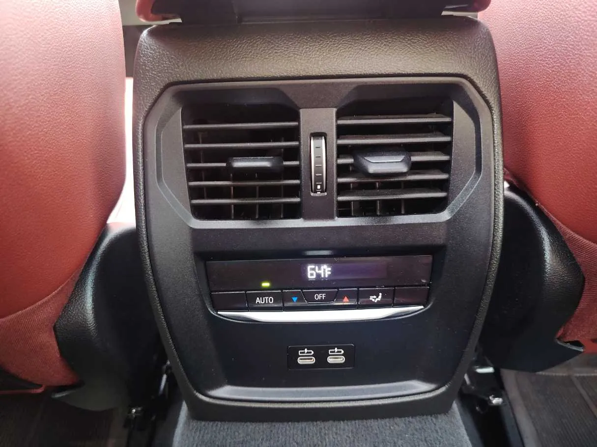 Car image 32