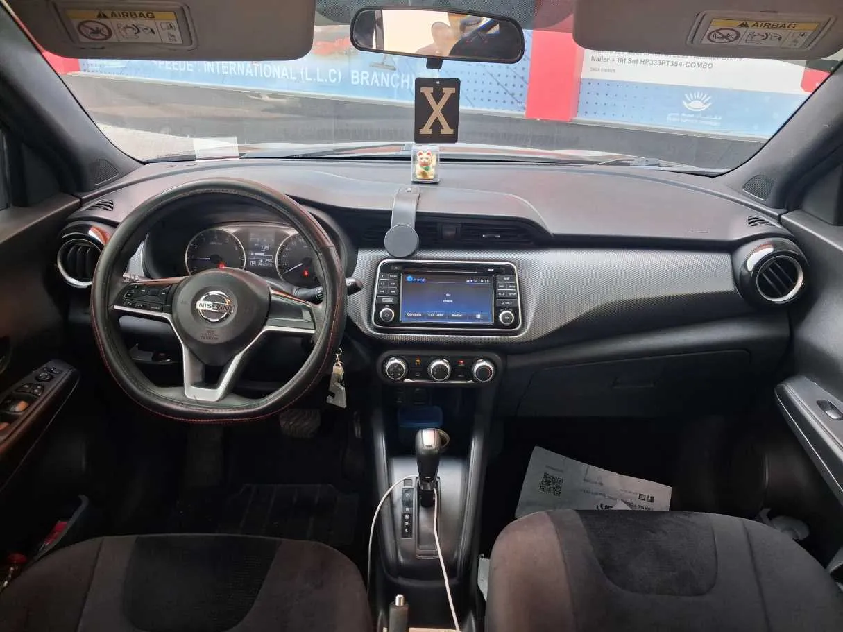 Car image 12