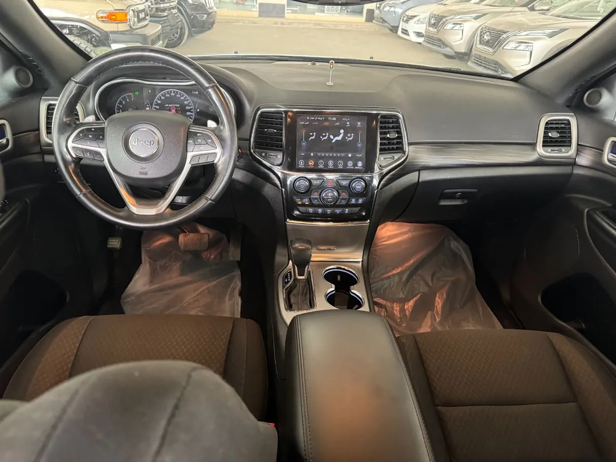 Car image 14