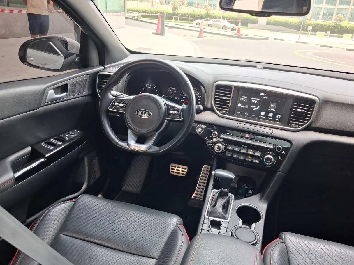 Car image 17