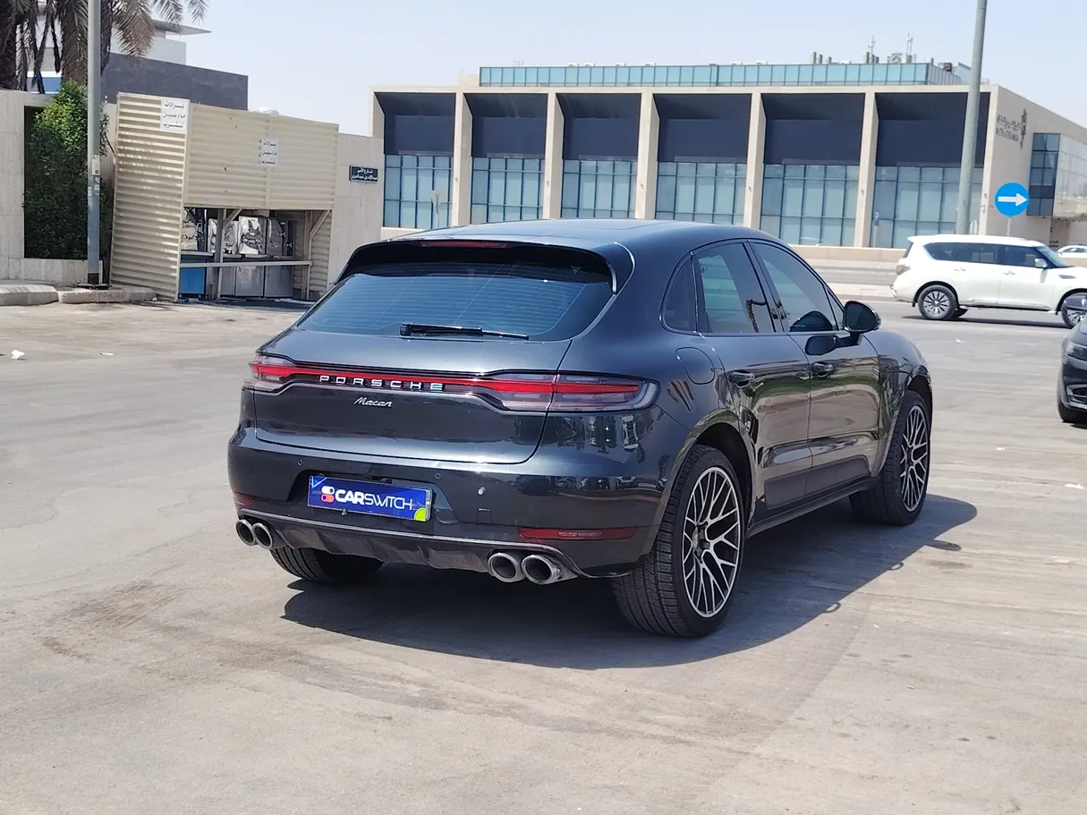 Car image 5