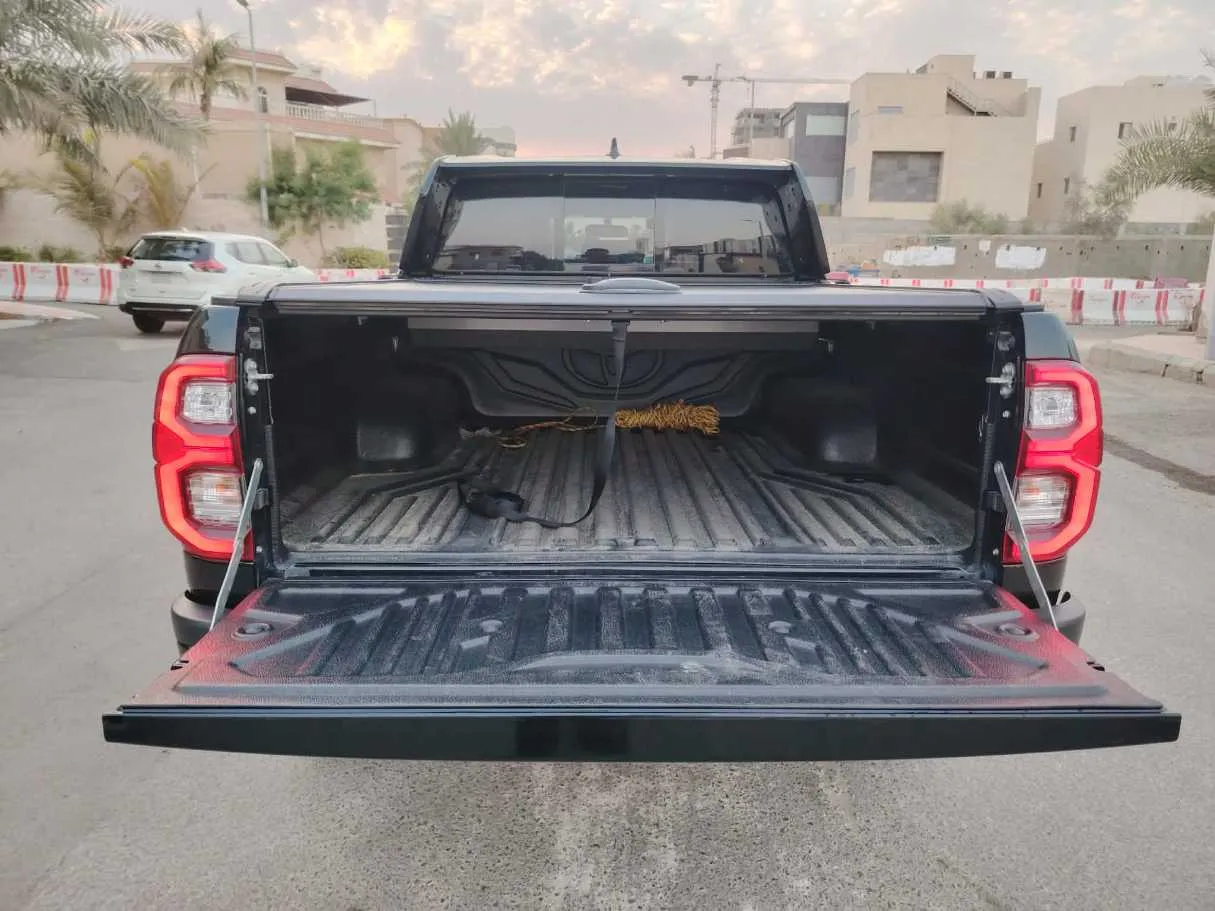 Car image 30