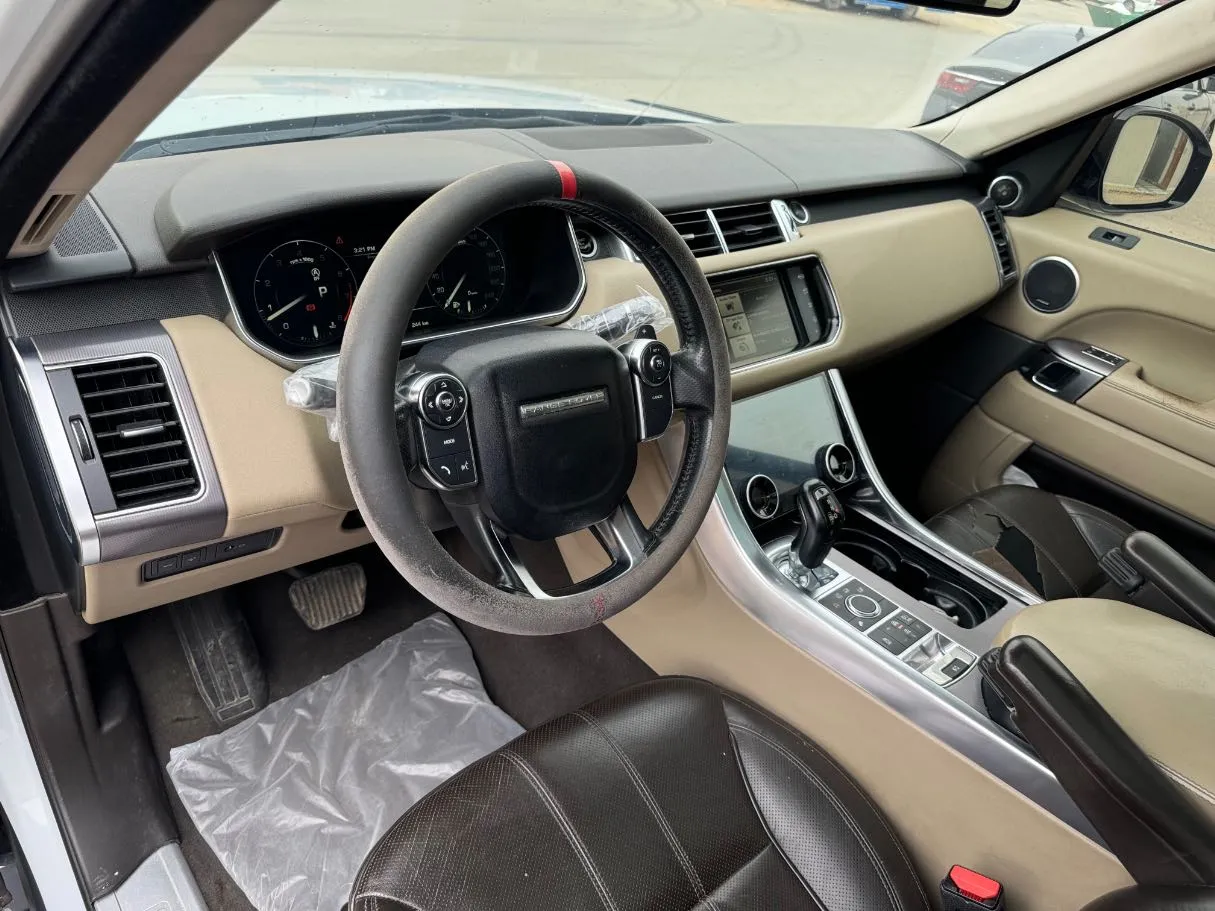 Car image 12