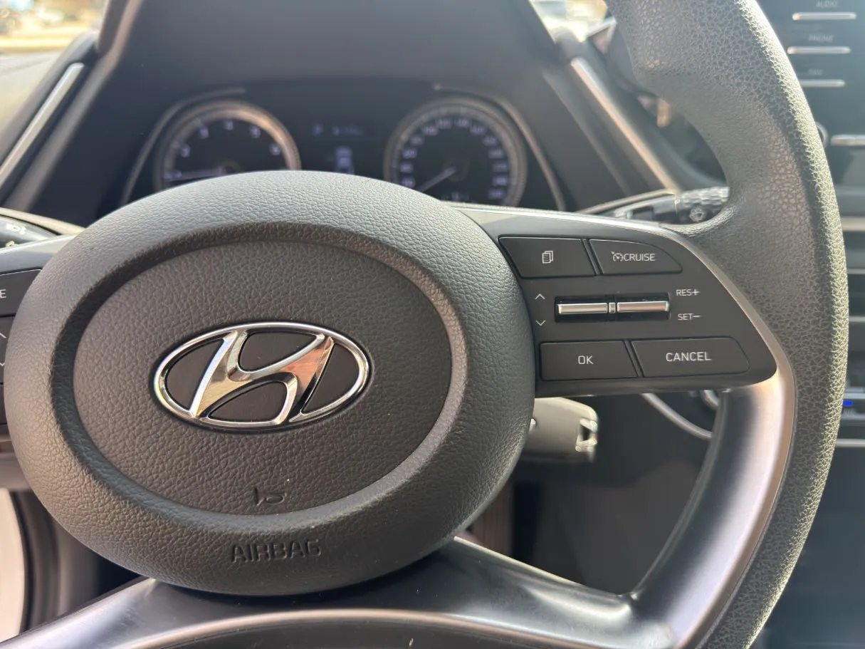 Car image 19