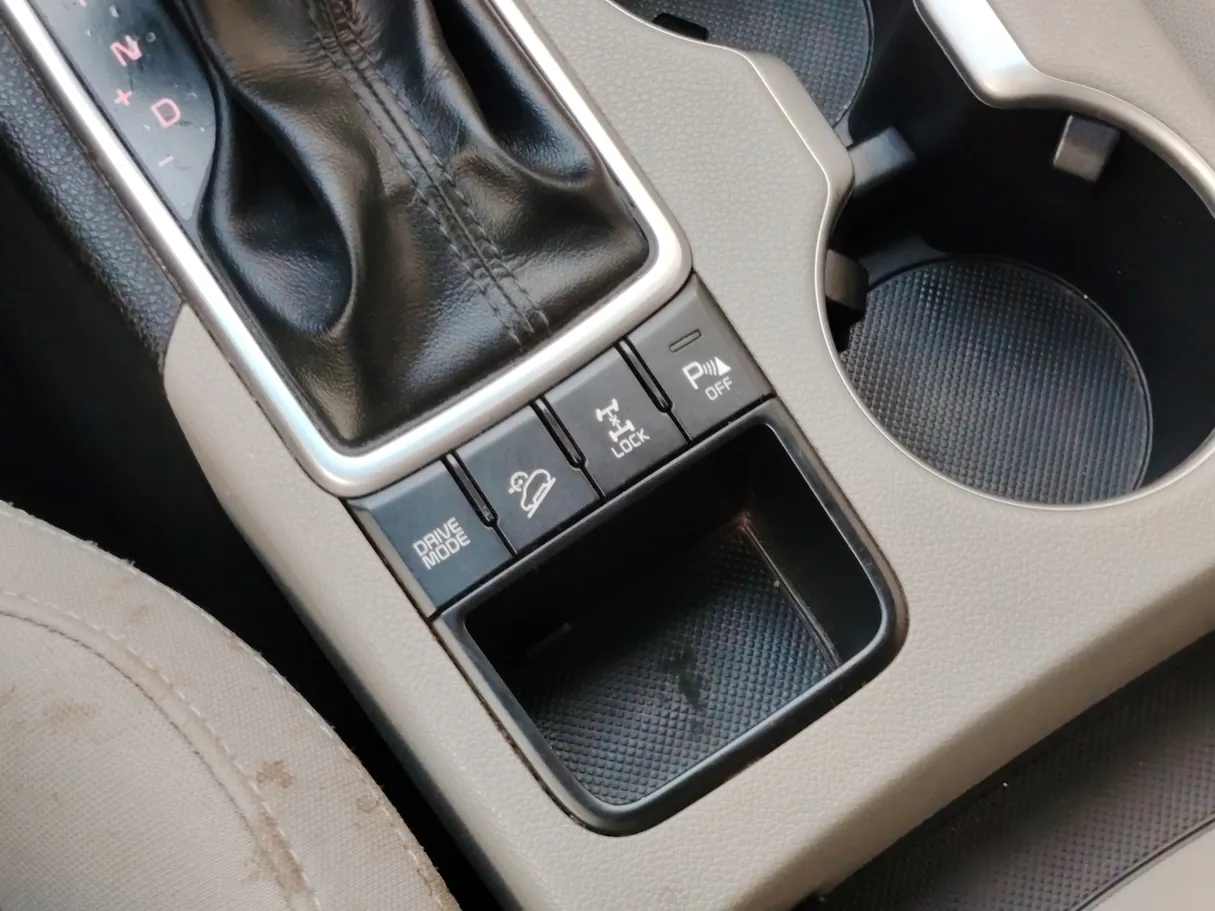 Car image 19