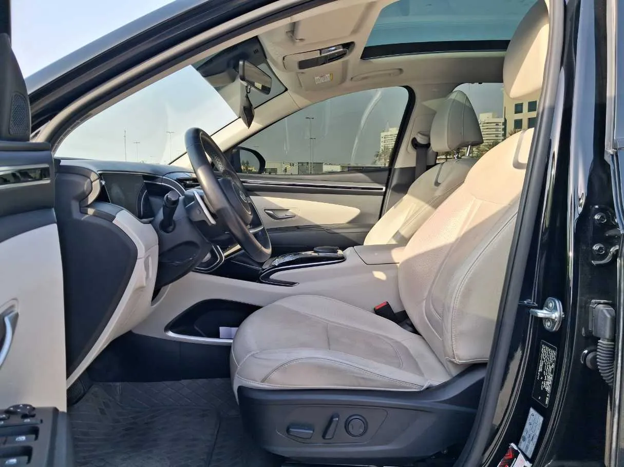 Car image 12