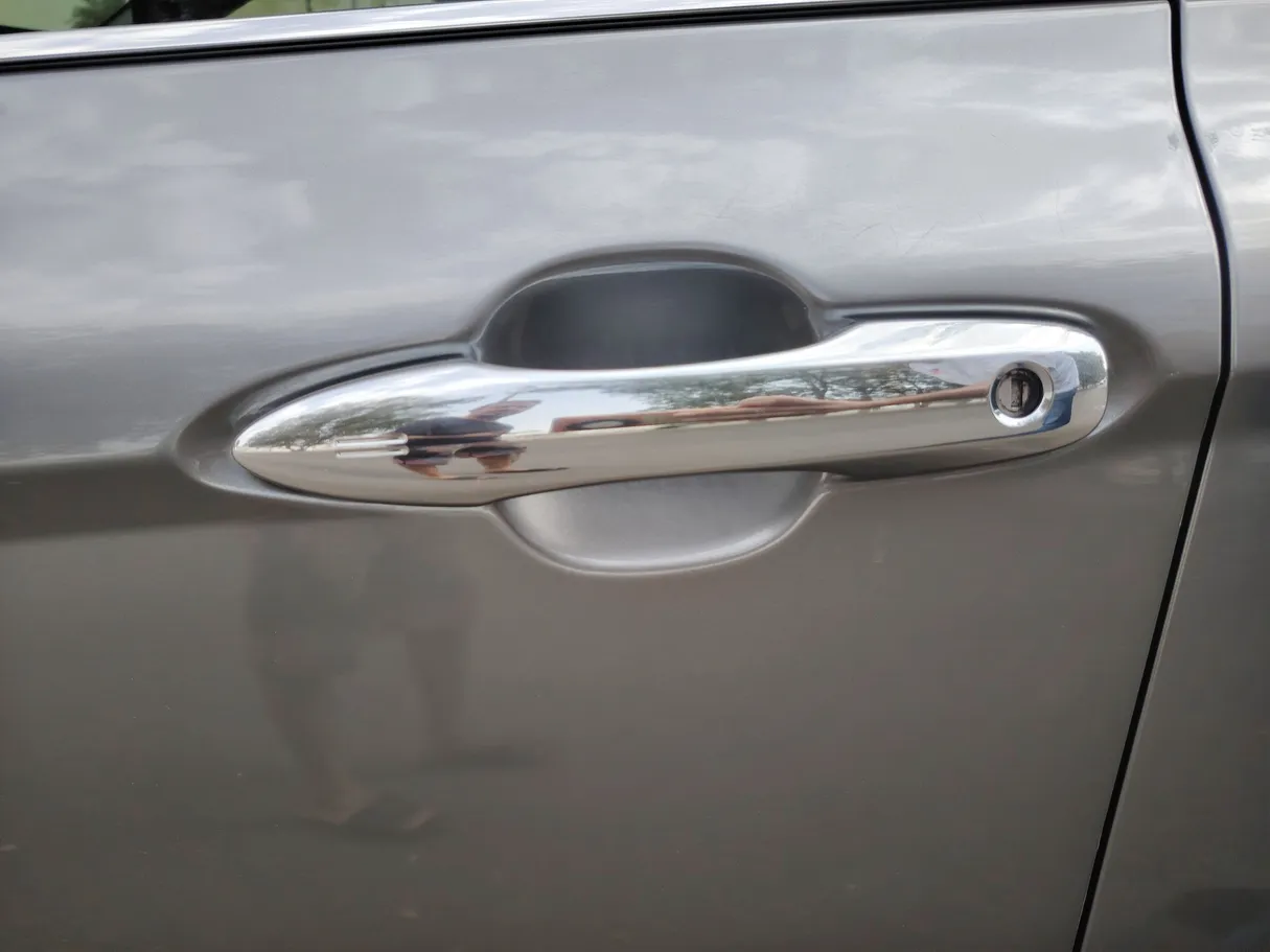 Car image 26
