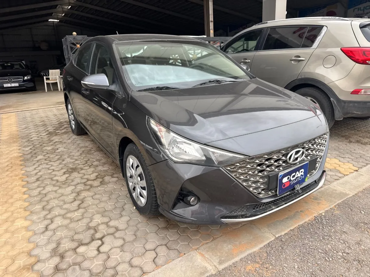 Car image 3