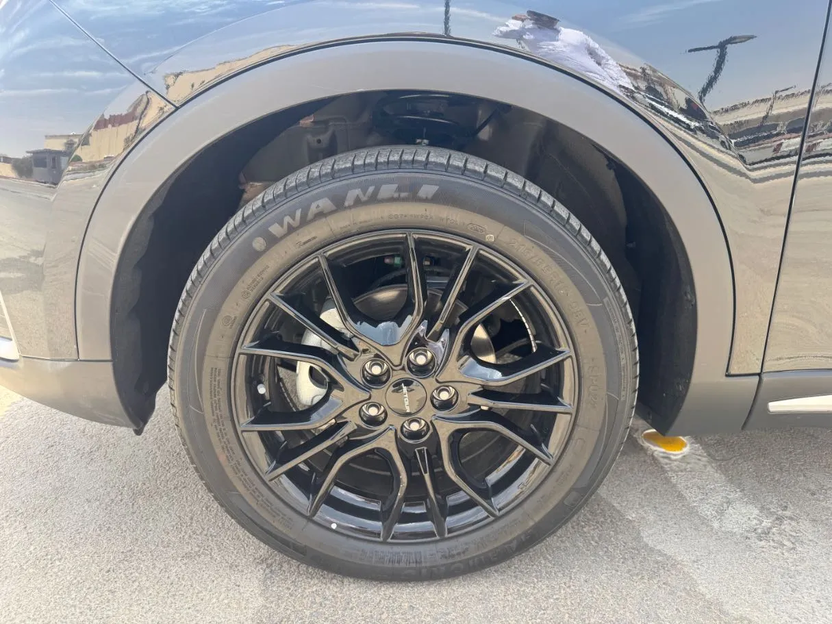Car image 9