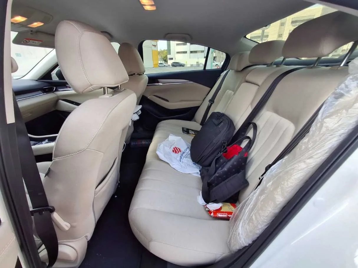 Car image 13
