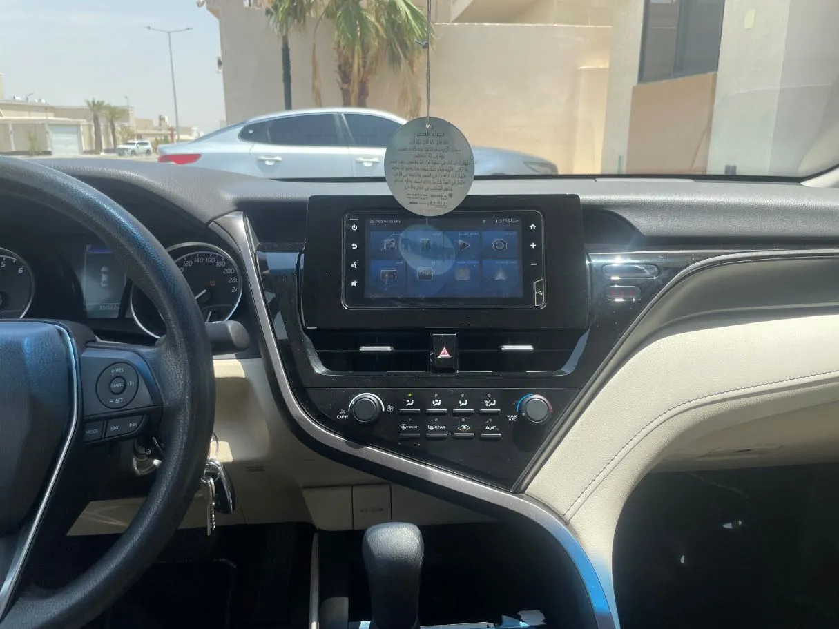 Car image 19