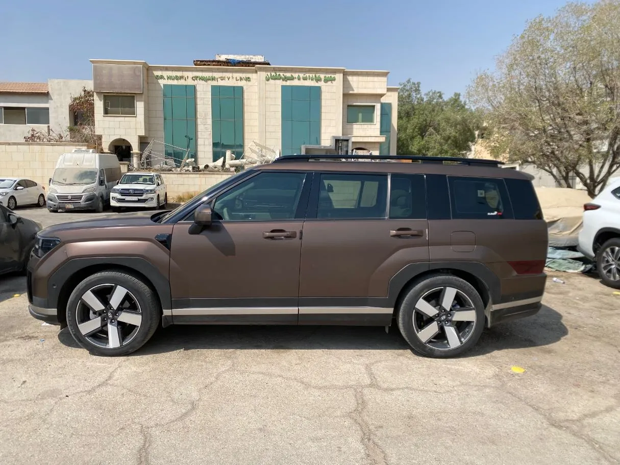 Car image 8