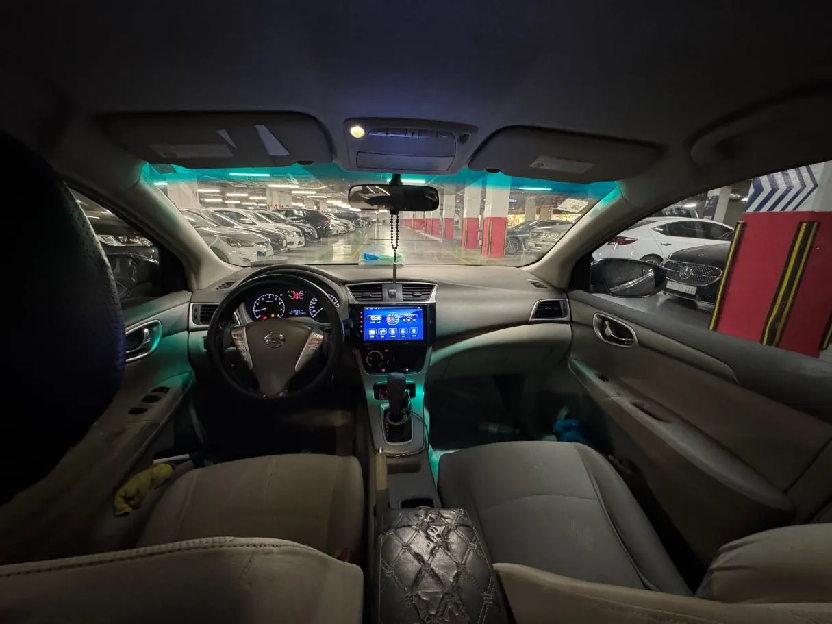 Car image 14
