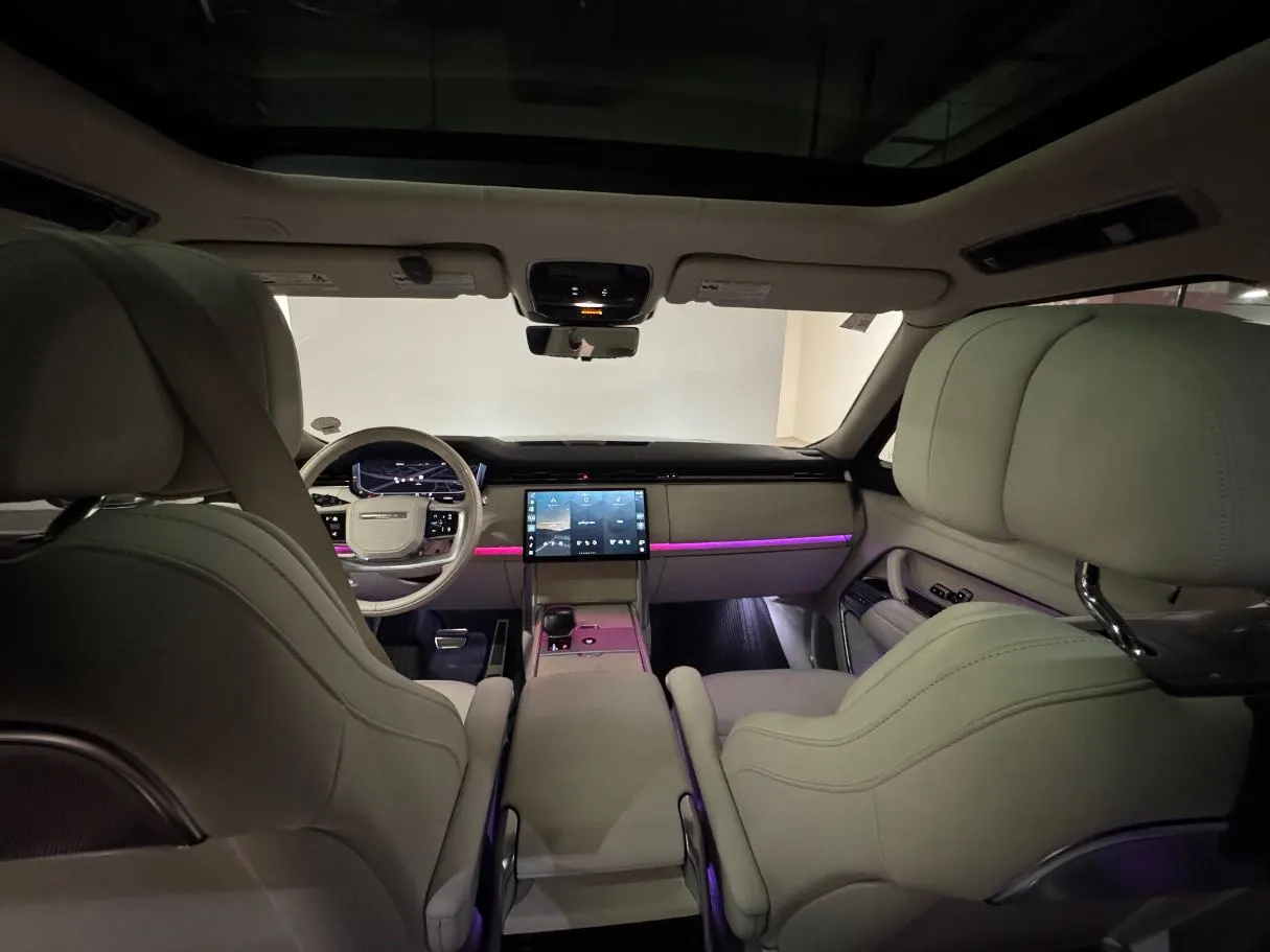 Car image 16