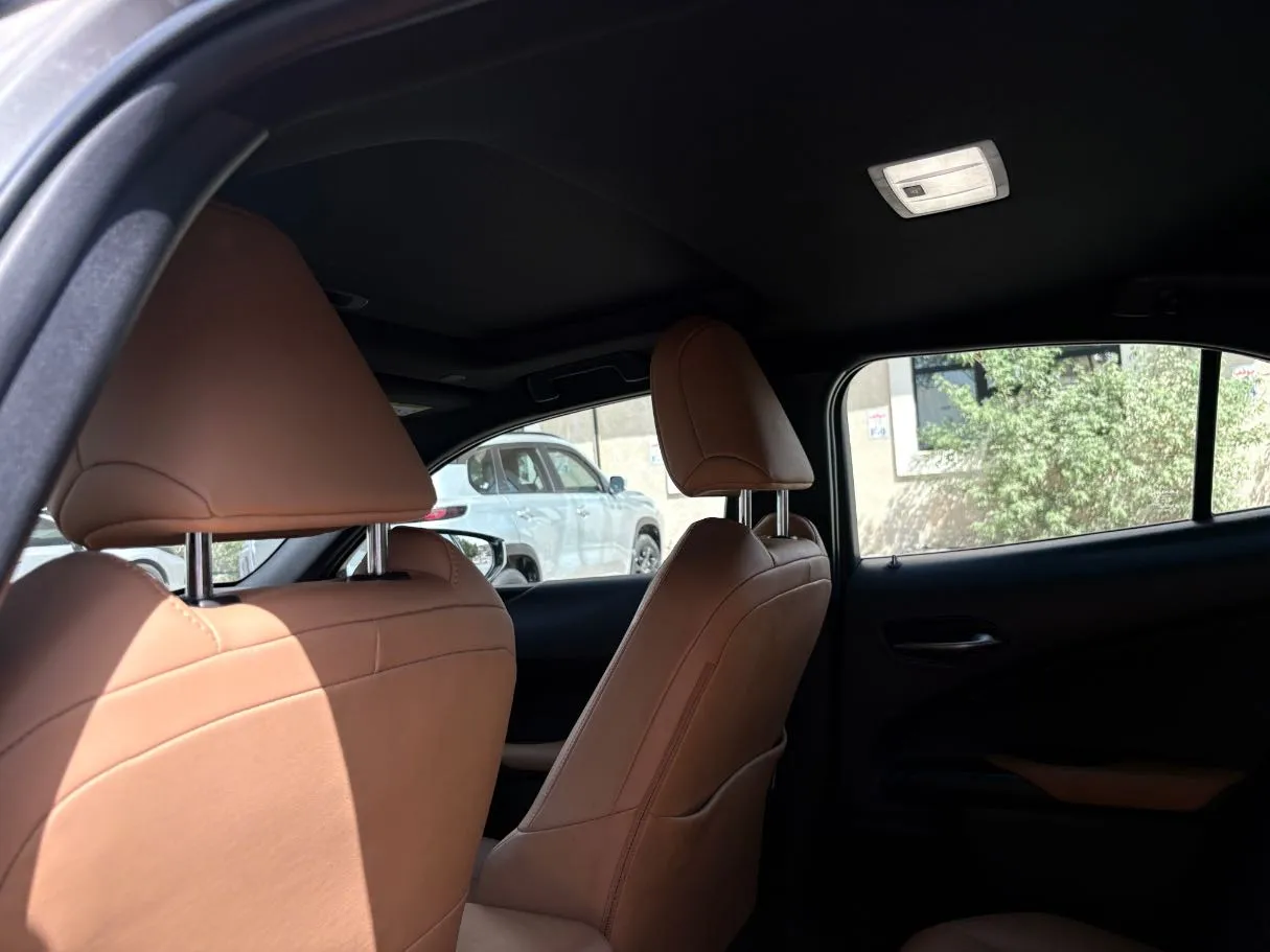 Car image 17