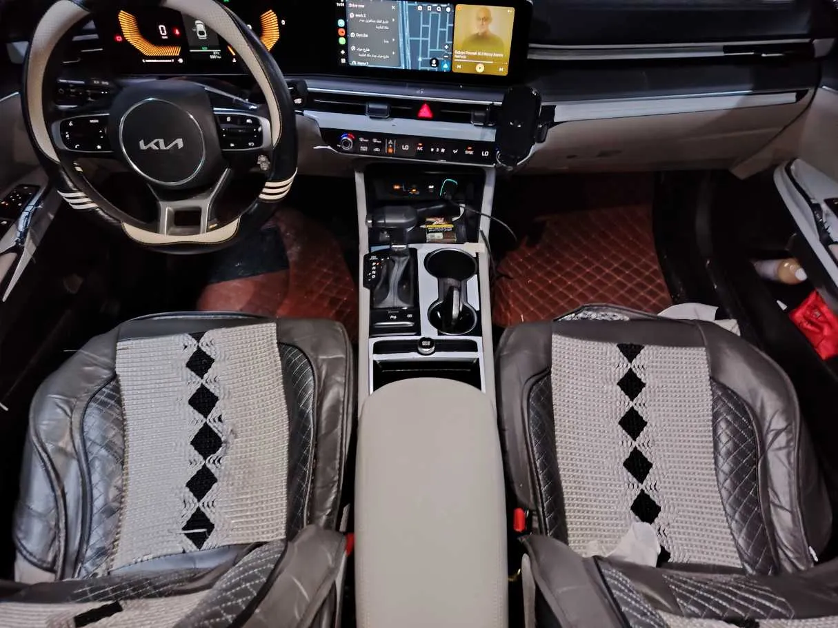 Car image 20