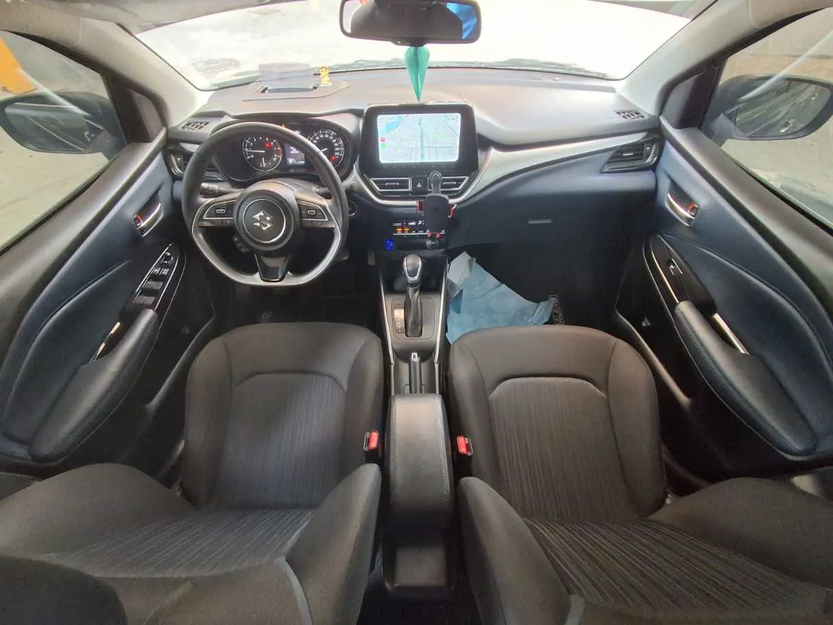 Car image 15