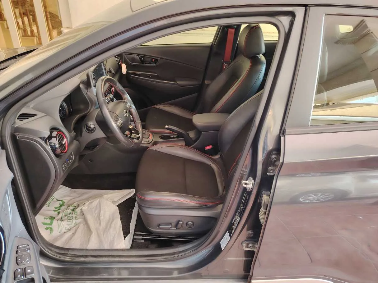 Car image 12