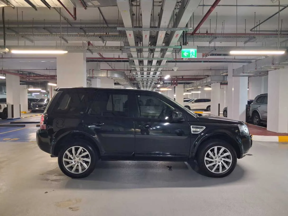 Car image 8