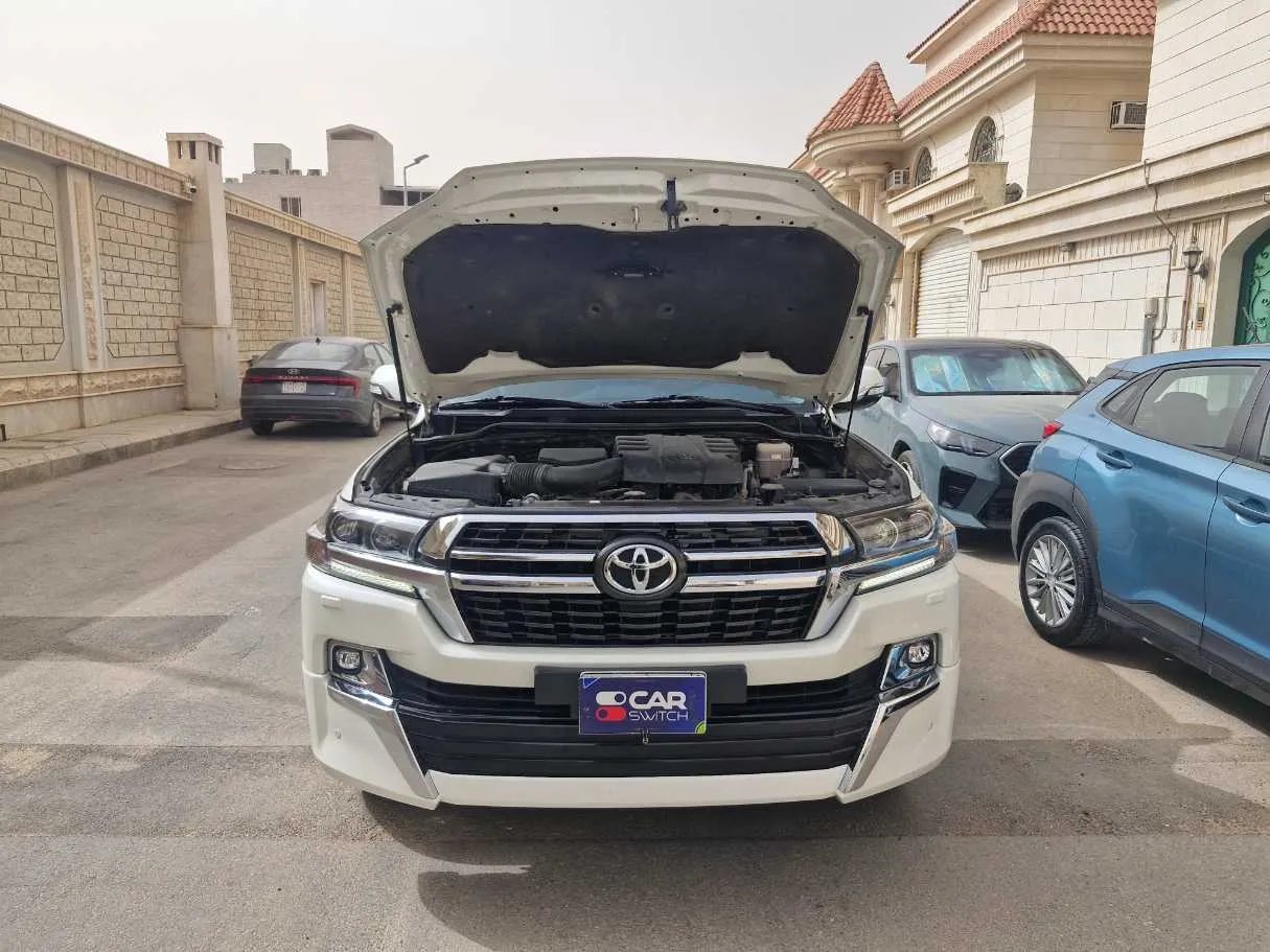 Car image 24