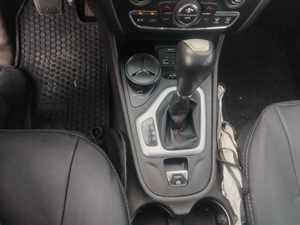 Car image 23