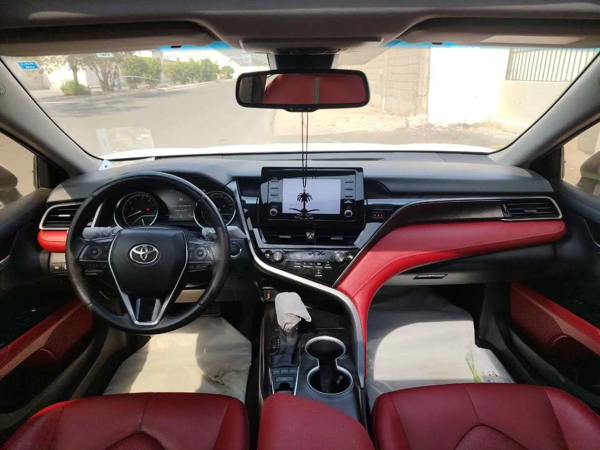 Car image 18