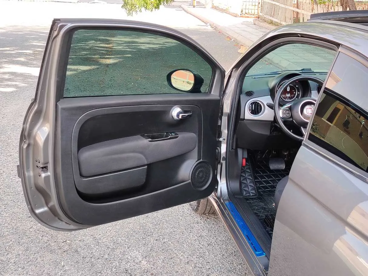Car image 14