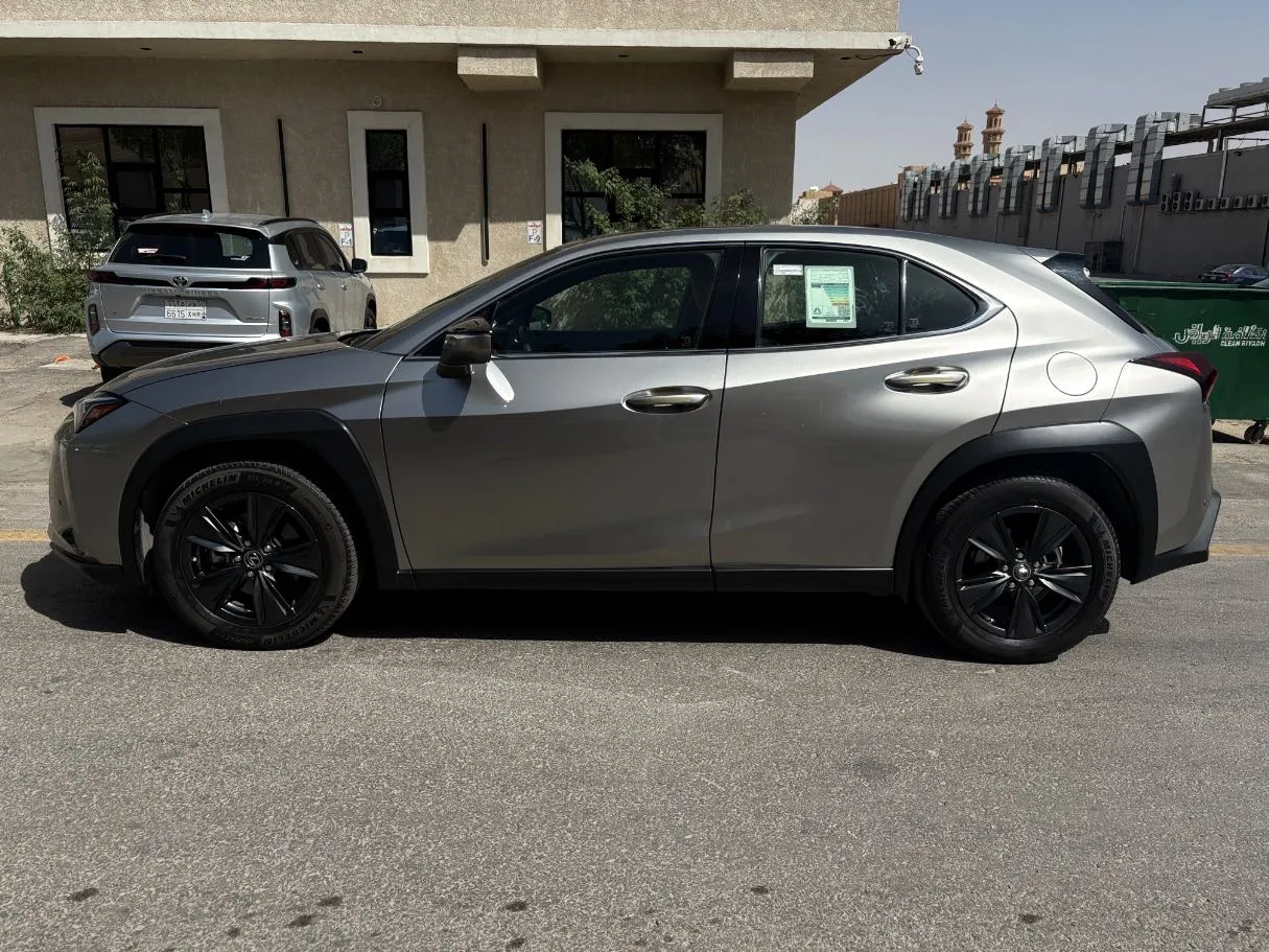 Car image 8