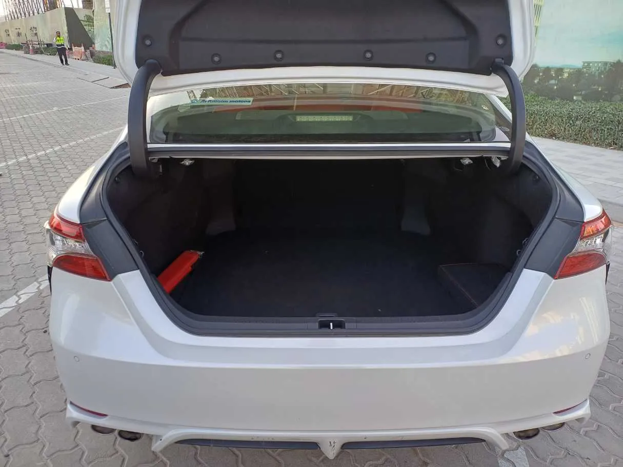 Car image 20