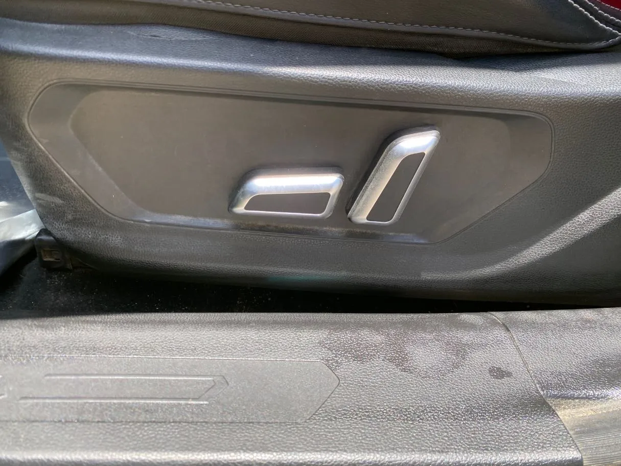 Car image 29