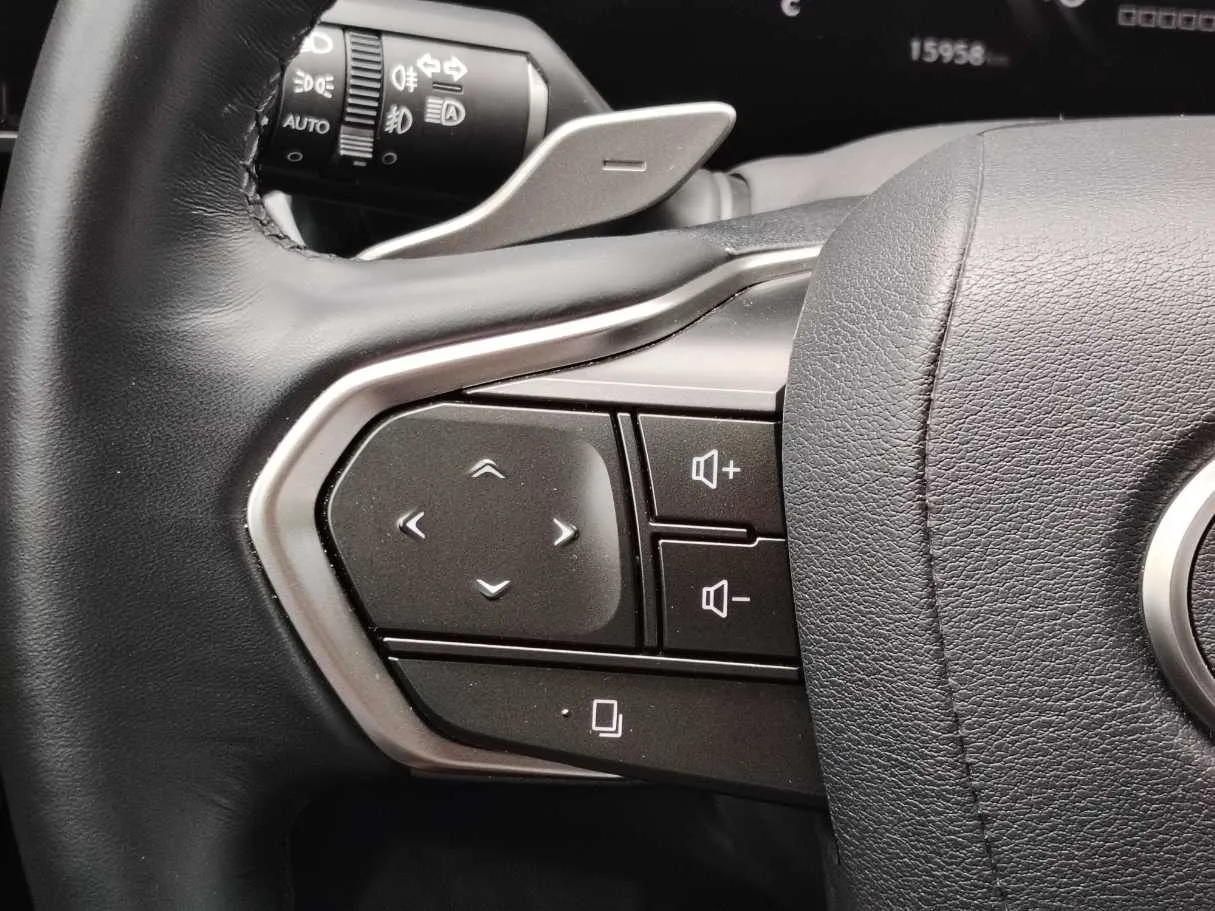 Car image 37
