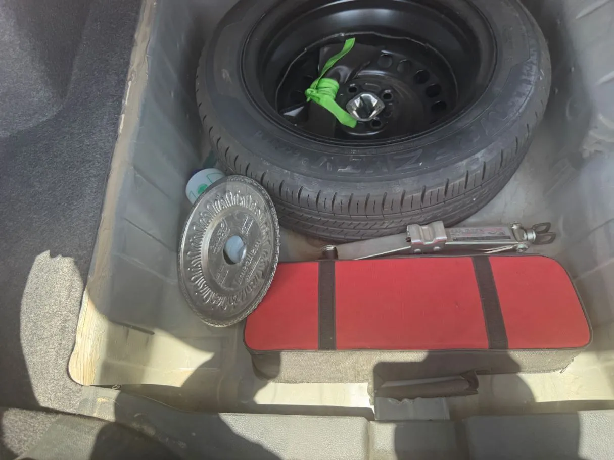 Car image 21