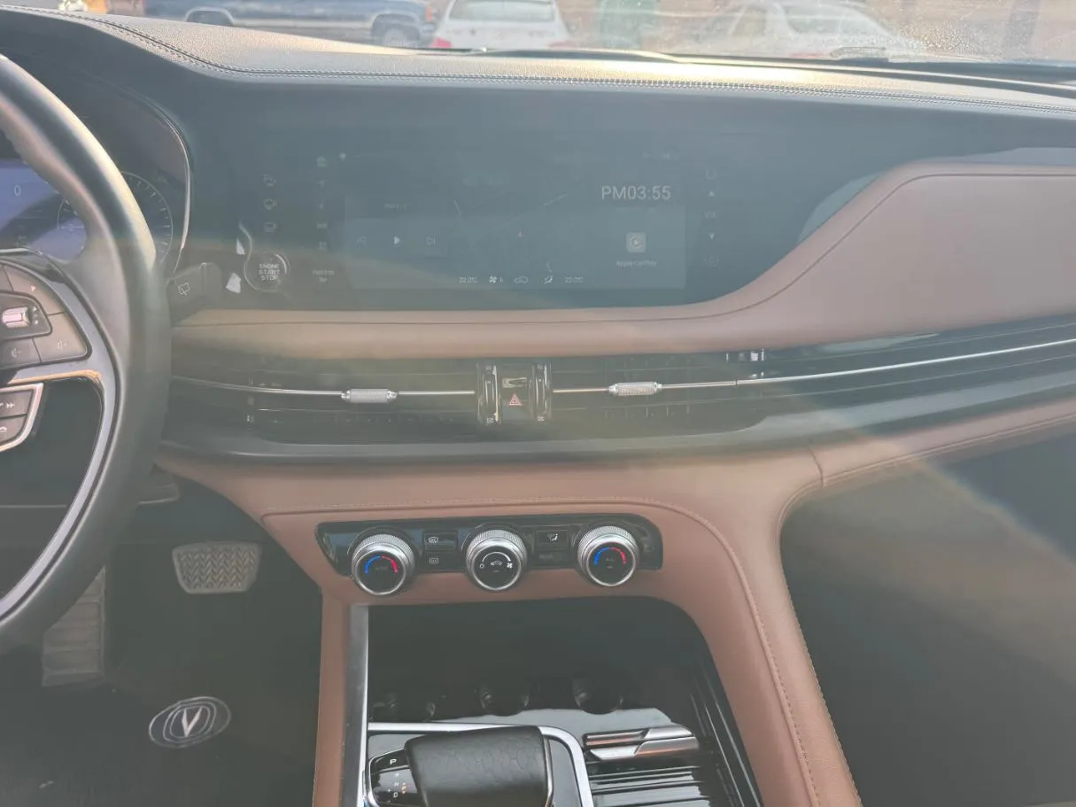 Car image 15