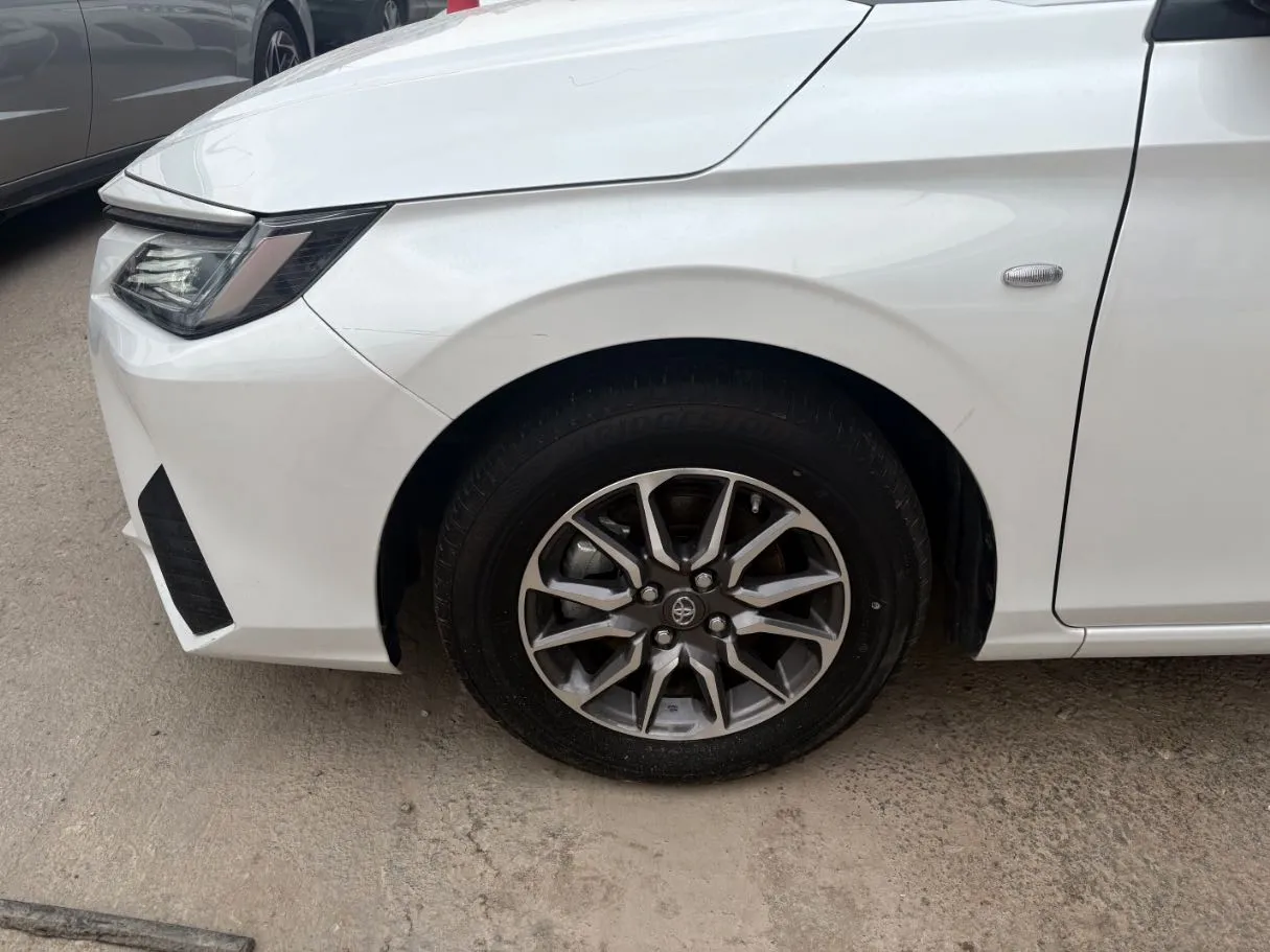 Car image 7