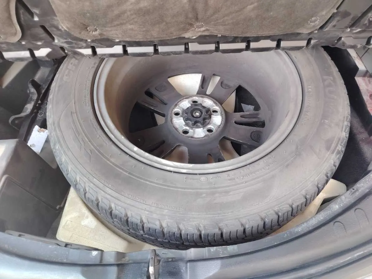 Car image 30