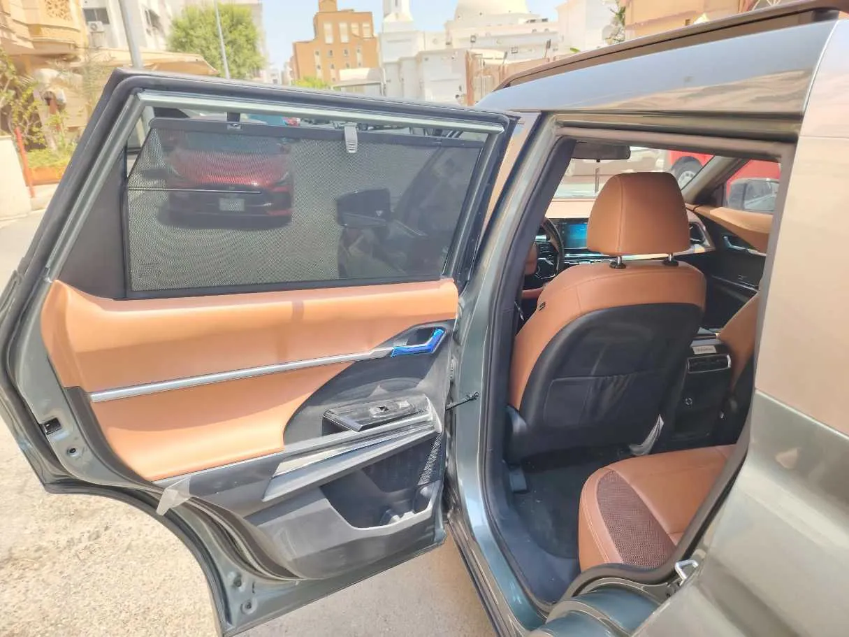 Car image 17