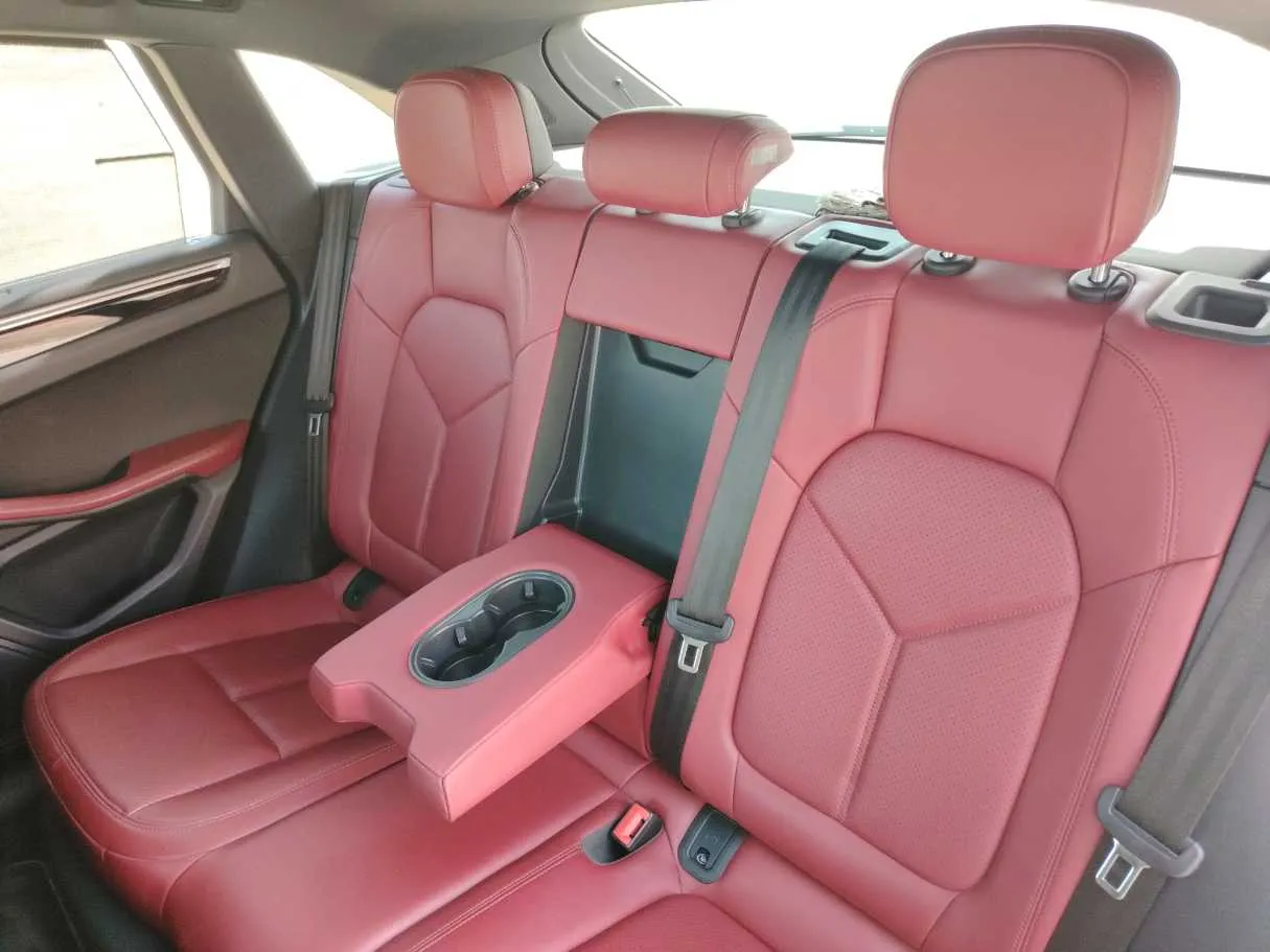 Car image 16