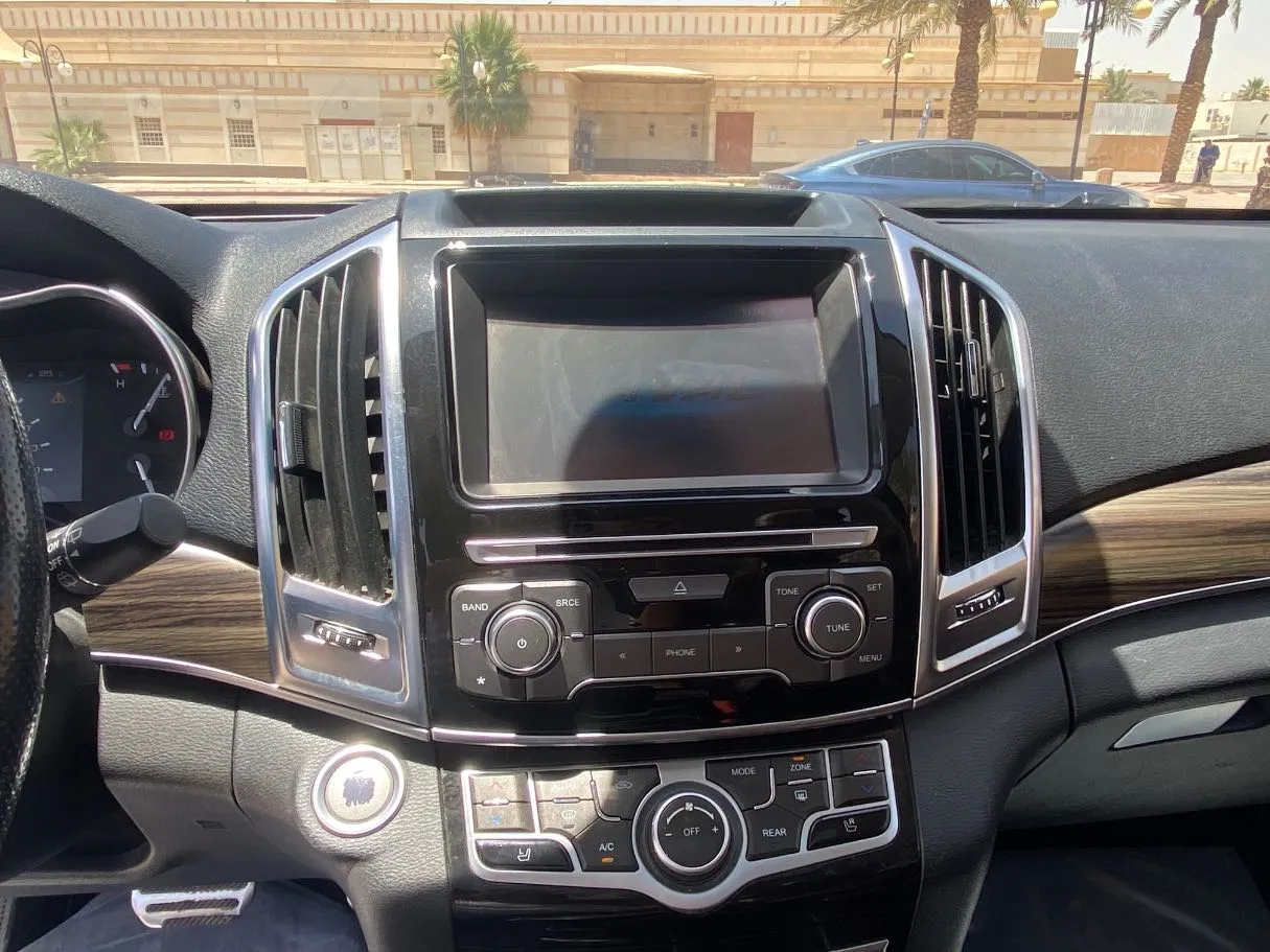 Car image 17