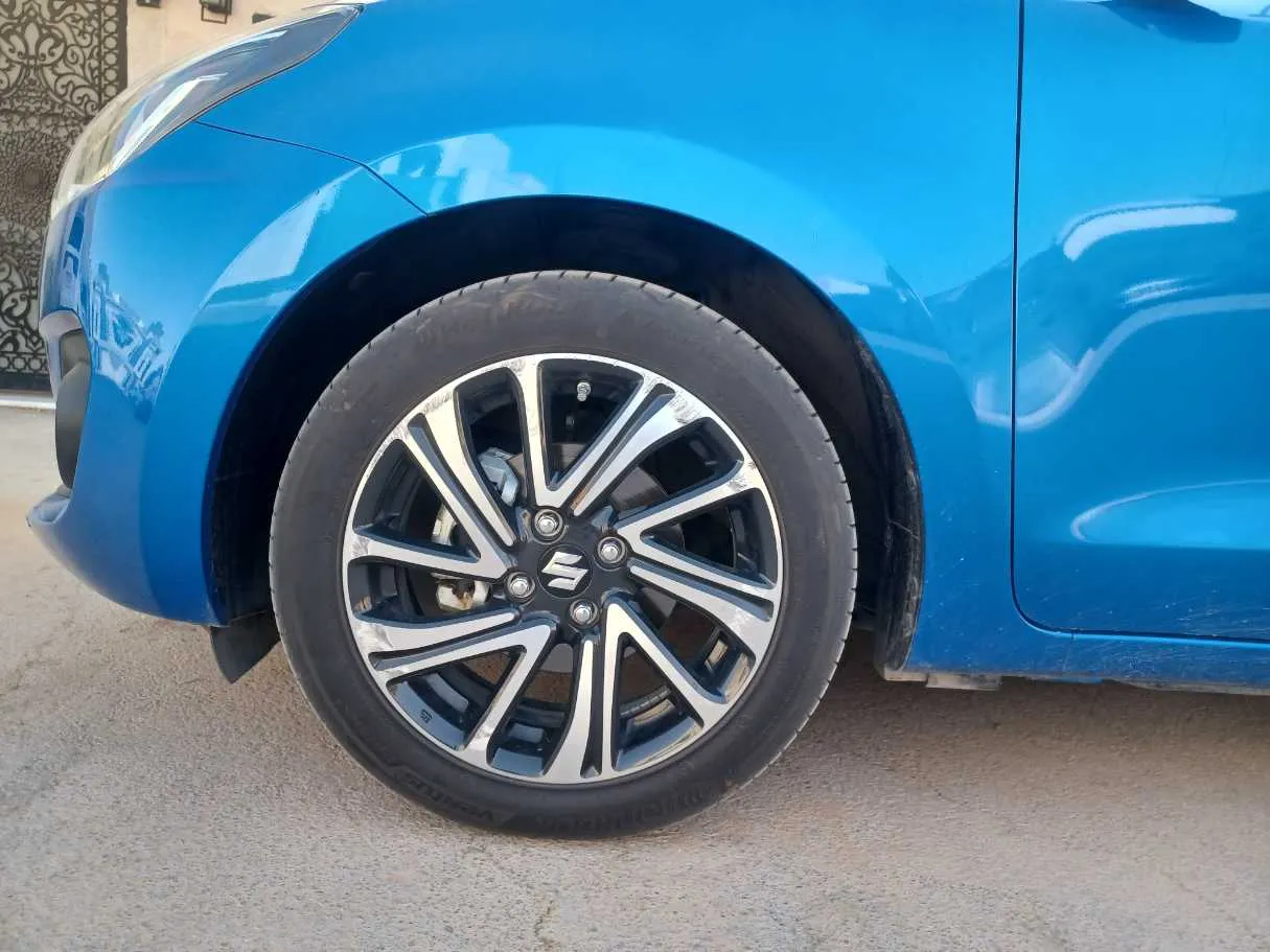 Car image 9