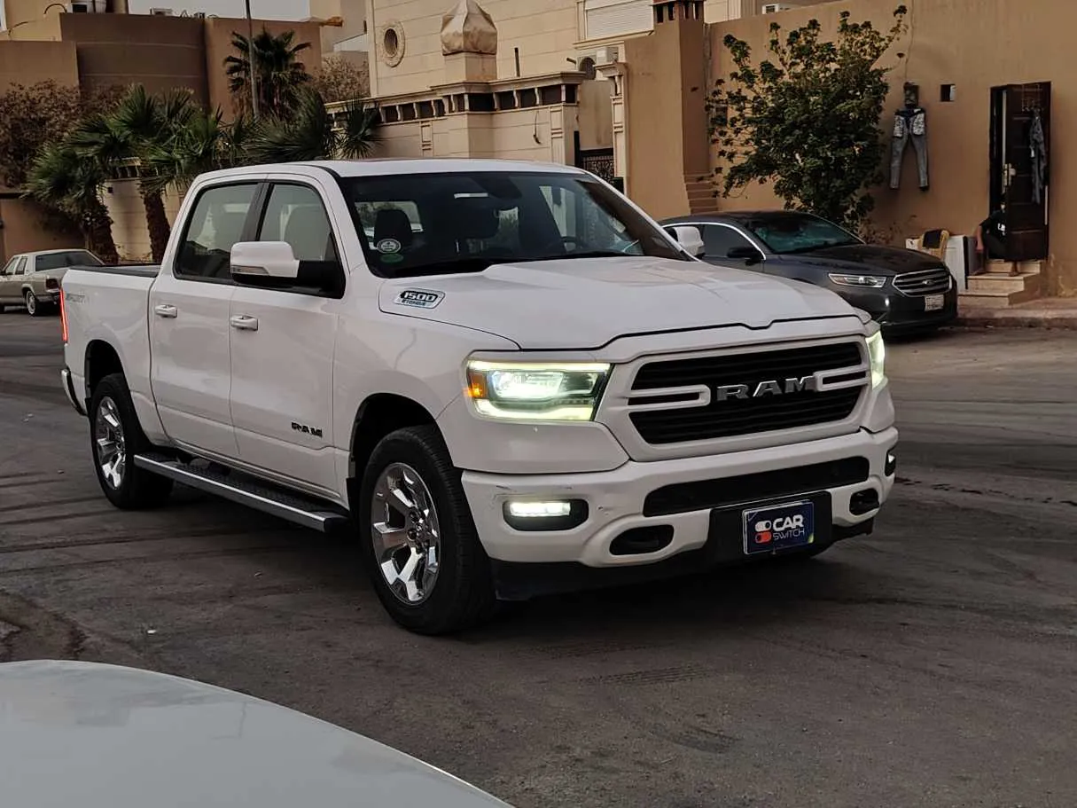 Car image 3