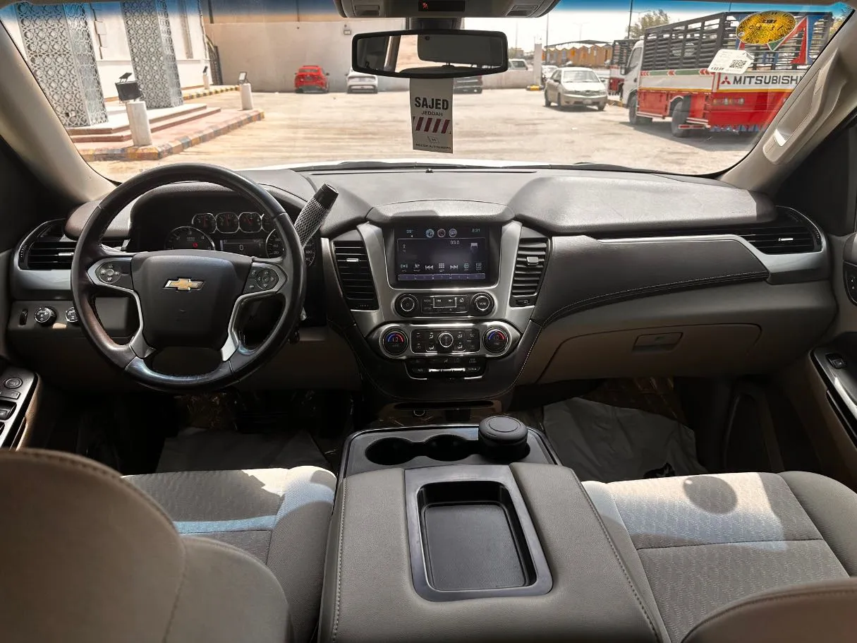 Car image 17