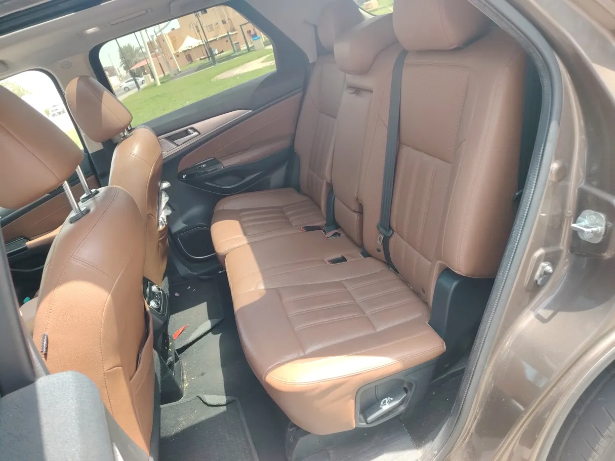 Car image 16