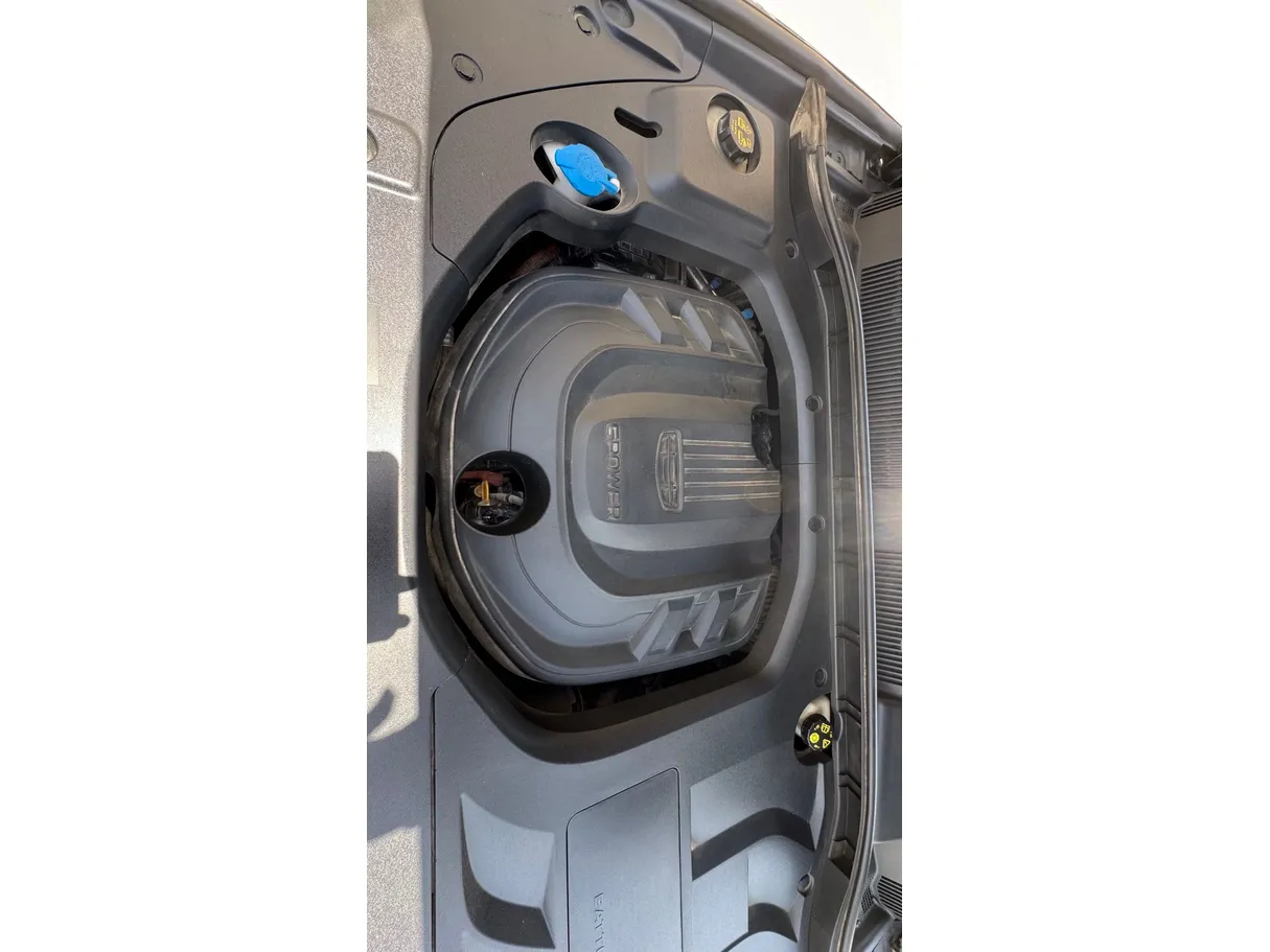 Car image 27