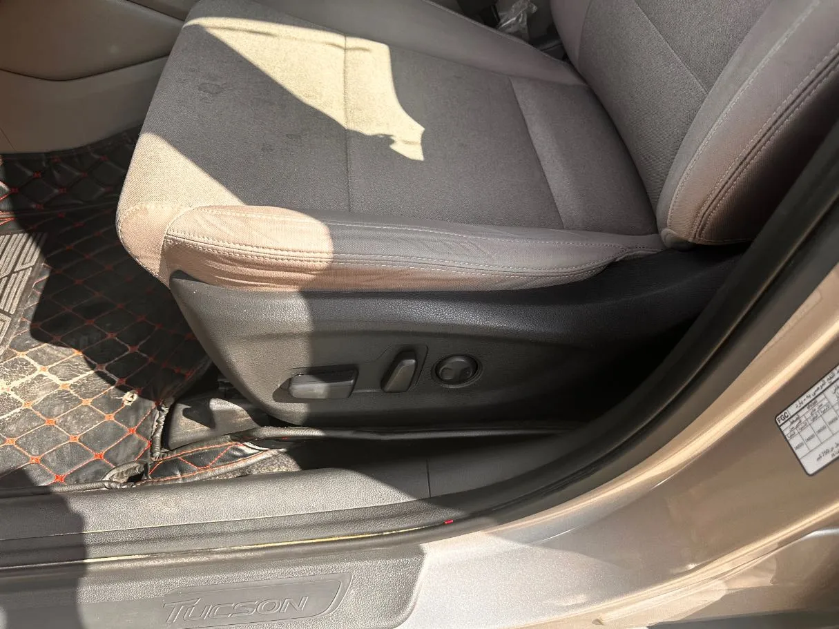 Car image 29
