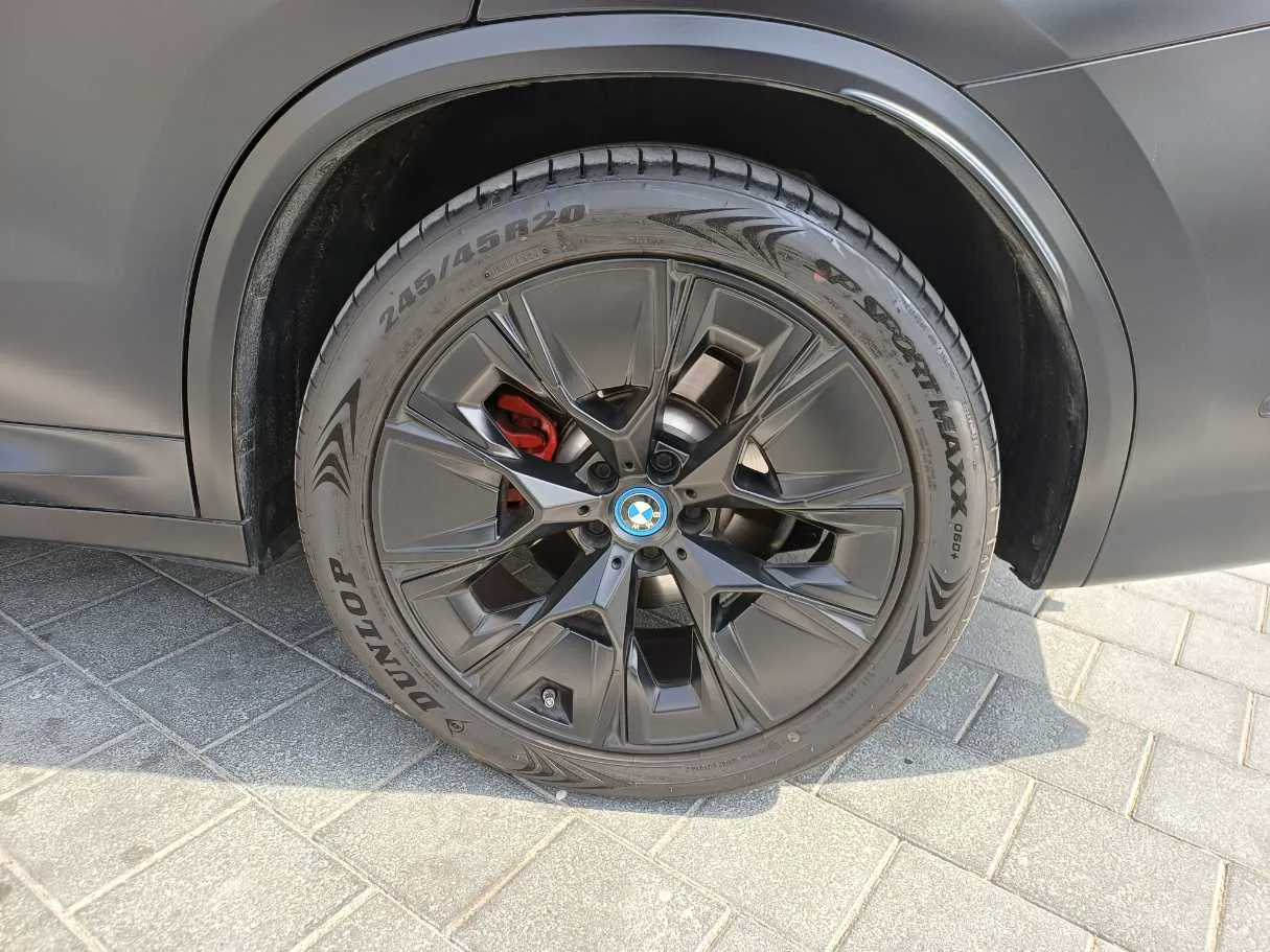 Car image 10