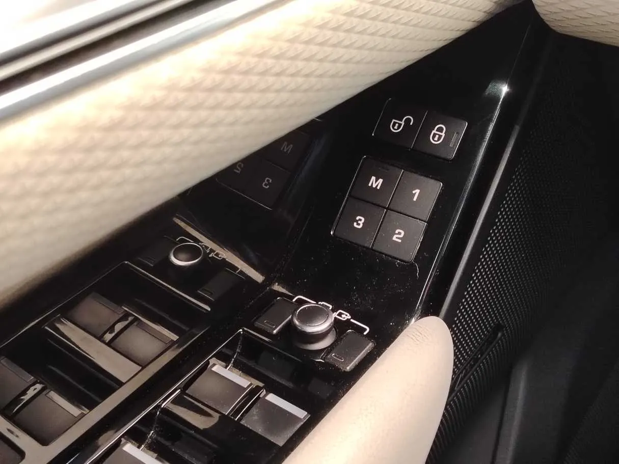 Car image 31