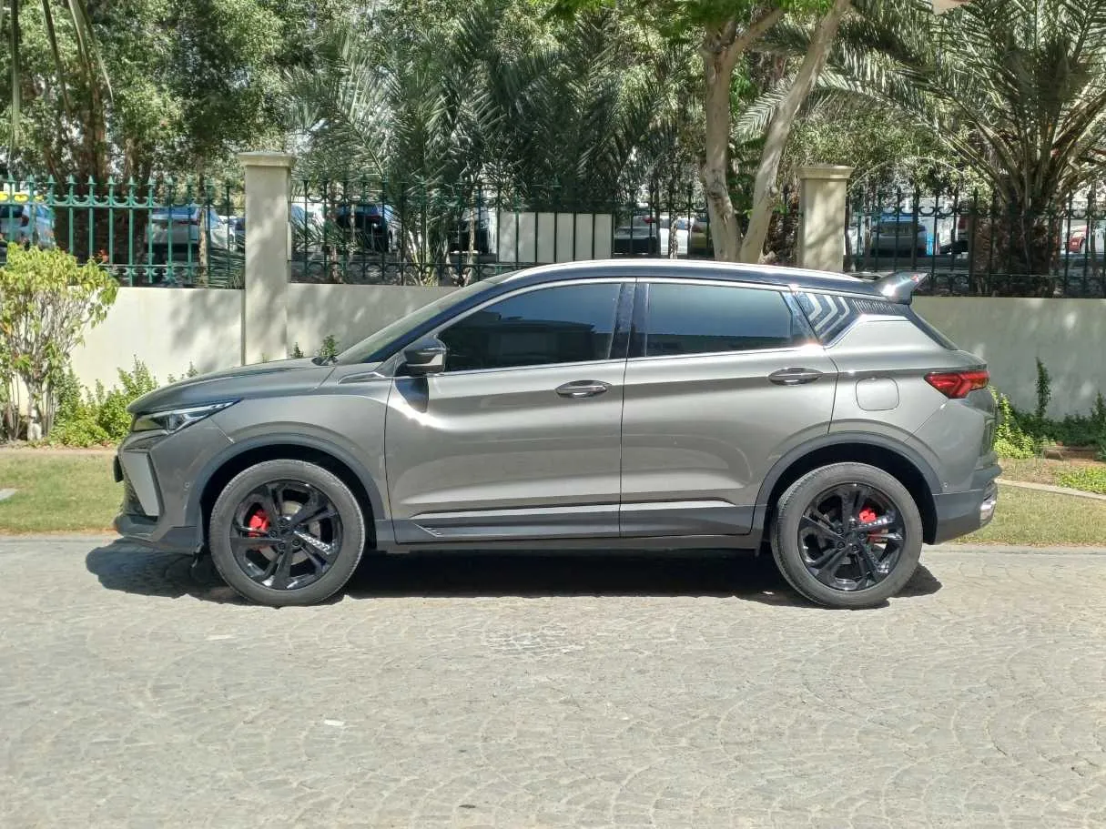 Car image 4